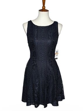 City Studio navy blue lace dress sleeveless skater silhouette & deep V-back sz 3